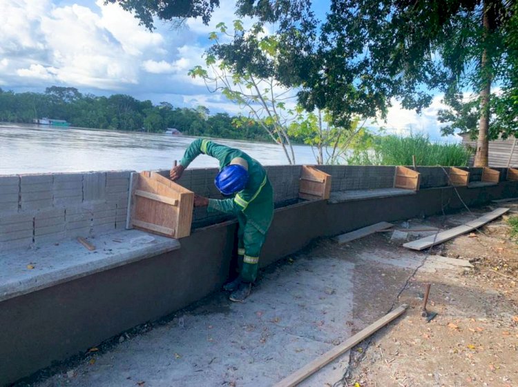 Governo do Estado executa obras de revitalização e ampliação da orla do município de Envira