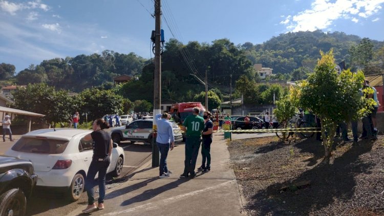 Jovem invade escola e mata três crianças e duas funcionárias no Oeste de SC