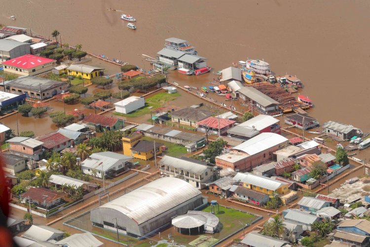 Governador Wilson Lima e secretário Nacional de Defesa Civil sobrevoam municípios afetados pela cheia