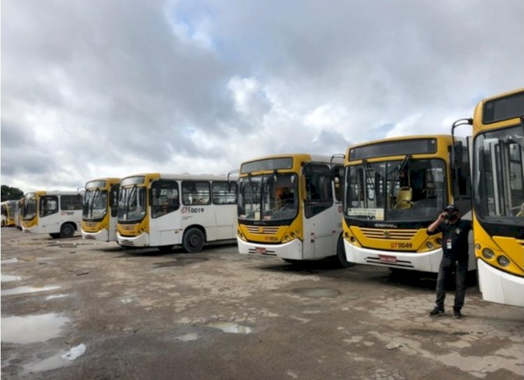 Rodoviários paralisam parte de frota de empresa de ônibus em Manaus