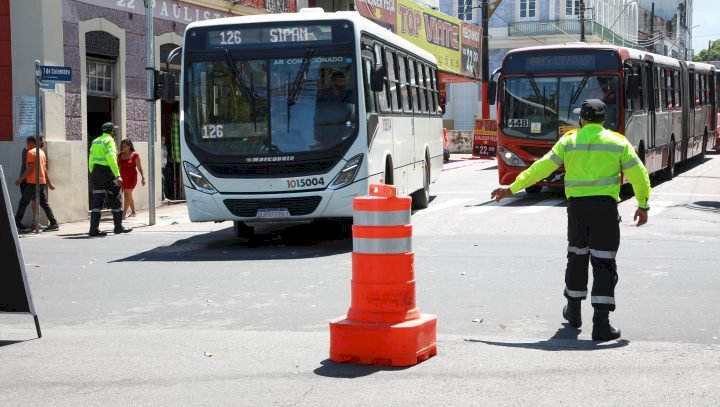 Linhas de ônibus retornam de forma gradual em Manaus