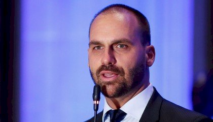 Deputado Eduardo Bolsonaro é diagnosticado com Covid-19