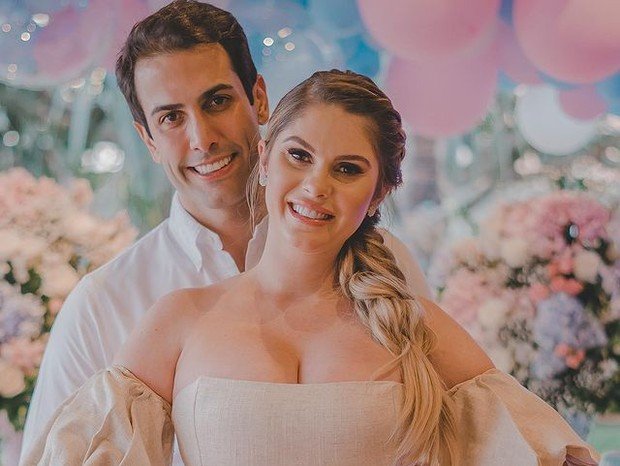 Bárbara Evans anuncia sexo do bebê após chá revelação