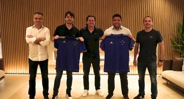 Ronaldo Fenômeno anuncia compra do Cruzeiro por R$ 400 milhões