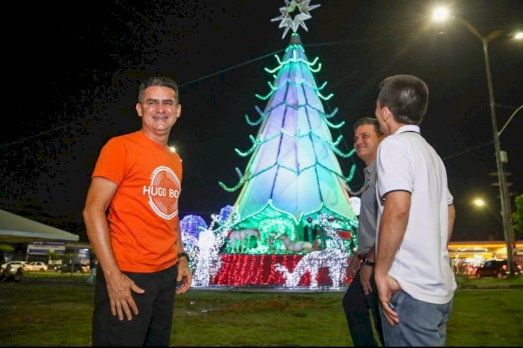 Prefeitura entrega árvore de Natal na bola do Produtor