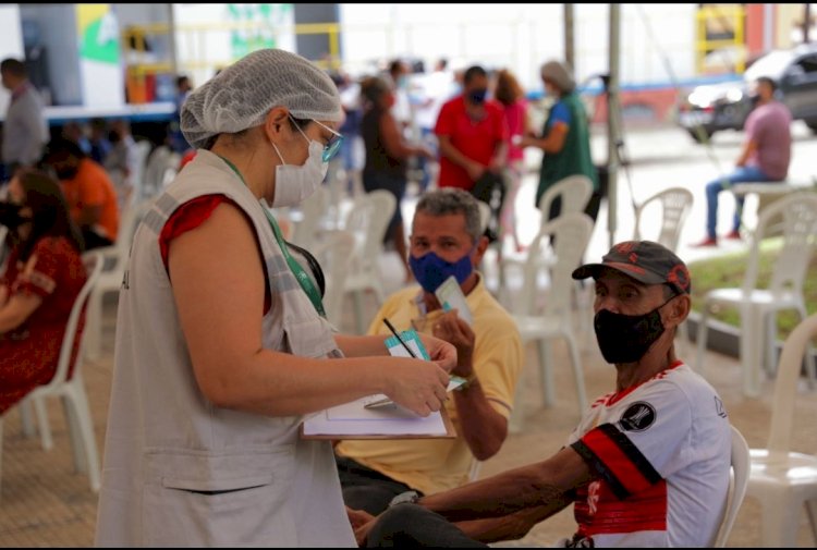 Governo do Estado reduz para três meses intervalo para dose de reforço contra Covid-19 para pessoas a partir de 60 anos