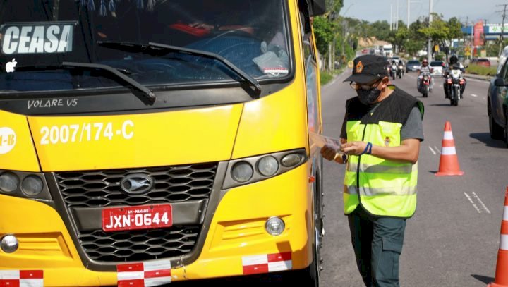 Prefeitura de Manaus realiza operação para fiscalizar micro-ônibus alternativos e modais