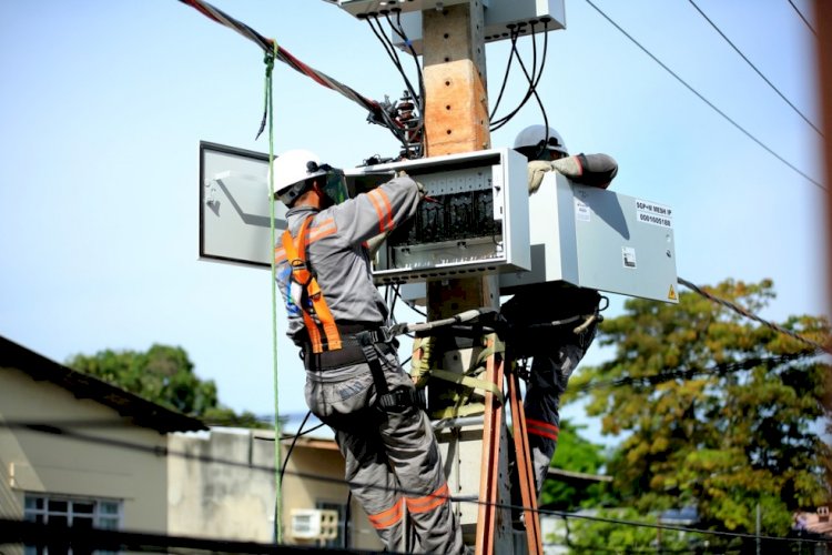 Em meio a protestos, Justiça manda suspender instalação de novos medidores de energia em Manaus