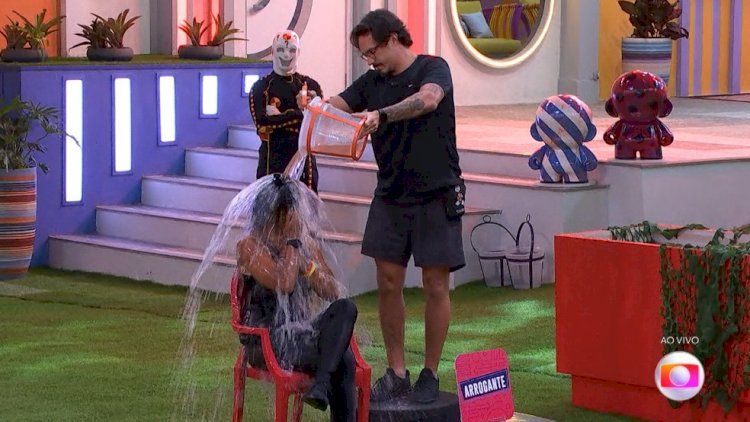 No Jogo da Discórdia do BBB 22, Natália é a mais acusada e leva quatro baldes de água suja; confira o que rolou