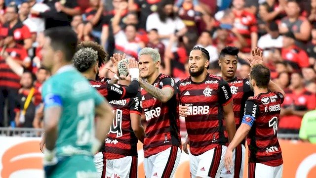 Pela 7ª rodada do Campeonato Brasileiro, Corinthians empata com o São Paulo e segue líder,  Flamengo, Fluminense e Palmeiras vencem na rodada.