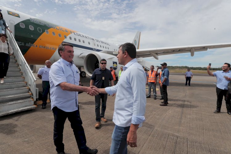 Governador Wilson Lima recebe presidente Bolsonaro, que chega a Manaus para participar da Marcha Para Jesus