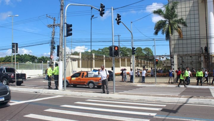 Semáforos inteligentes serão implantados nas principais vias de Manaus