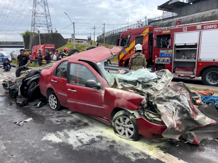 Acidente grave na Avenida das Flores deixa feridos, em Manaus