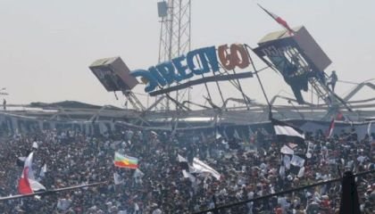 Parte de estrutura do Estádio Monumental, no Chile, desaba e deixa feridos