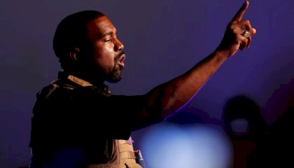 Kanye West compra rede social Parler após ter conta suspensa no Twitter