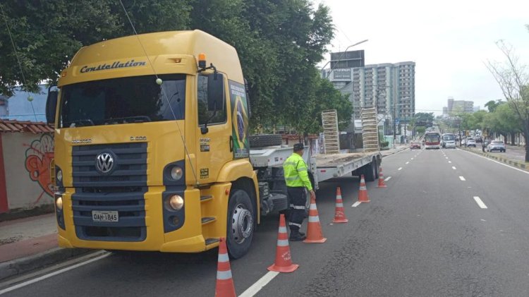 Prefeitura de Manaus reforça fiscalização “Carga Pesada” na avenida Djalma Batista