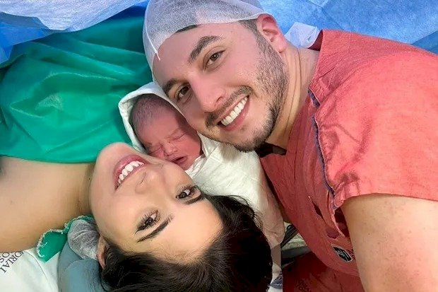 Nasce primeiro filho de Jonas Esticado e Bruna Hazin: "Decidiu se adiantar"