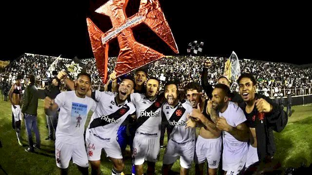 Vasco e Bahia são os últimos dos quatro times que subiram para a série A do campeonato brasileiro, Cruzeiro e Grêmio já tinham garantido o acesso 