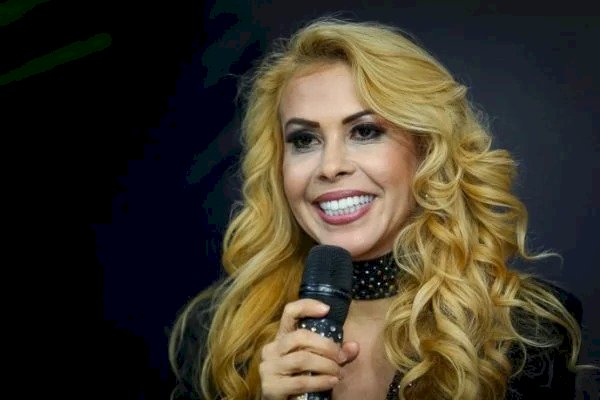 Joelma está com Covid-19 pela 5ª vez e equipe revela estado de saúde