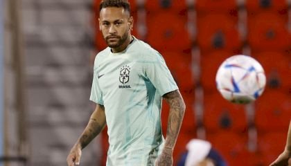 Neymar “dorme” na fisioterapia para reforçar a Seleção na Copa do Mundo