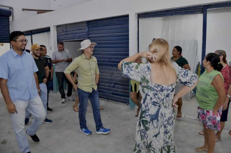 Prefeito David Almeida comemora avanço em revitalização de mercados da zona Sul