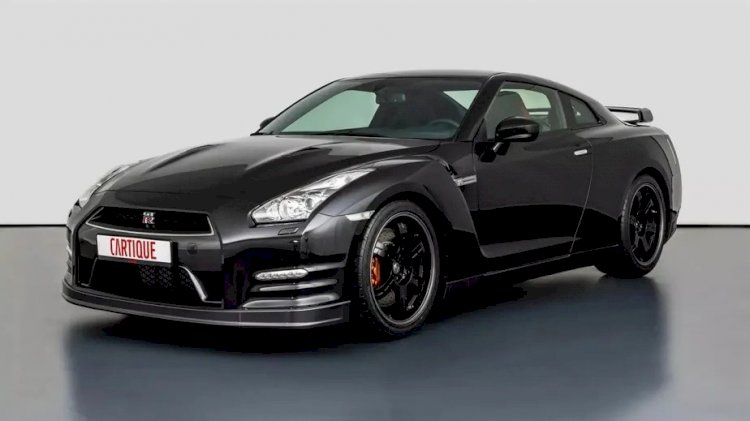 Nissan GT-R Black Edition de Sebastian Vettel rodou só 150 km e está à venda por R$ 1,4 milhão