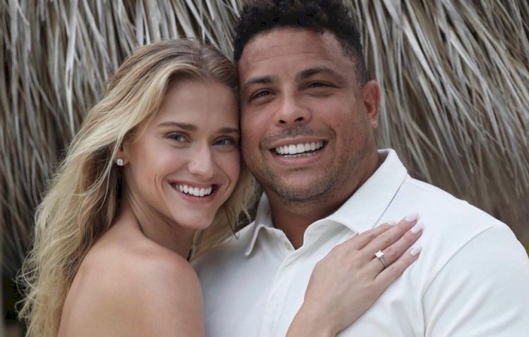 Ronaldo pede Celina Locks em casamento: "Te amo pra sempre"