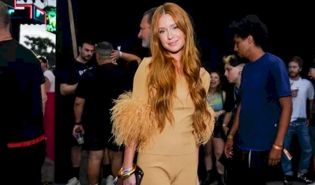 Solteira, Marina Ruy Barbosa aposta em look luxuoso para se jogar em show de Anitta. Fotos!