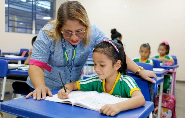 Prazo para solicitar vagas a novos alunos na rede pública encerra nesta segunda-feira, no AM Pais ou responsáveis devem