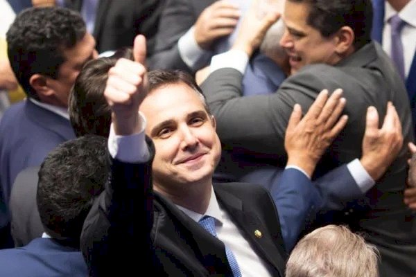 Rodrigo Pacheco é reeleito presidente do Senado Federal