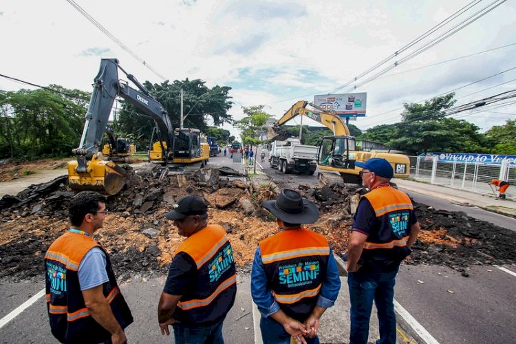 Prefeito David Almeida garante 100 homens por 24 horas em obra de drenagem na Djalma Batista  