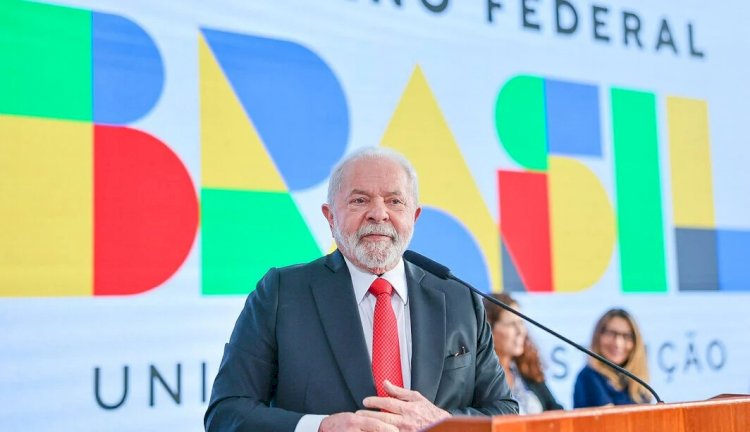 Lula reajusta bolsas de pesquisa e diz que dinheiro para saúde, educação e ciência não é gasto