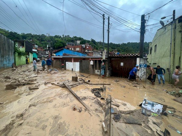 Fortes chuvas no litoral paulista deixam ao menos 19 mortos