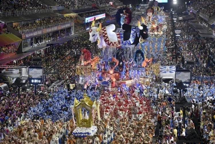 Vila Isabel, Imperatriz e Viradouro são os destaques do 2º dia do Grupo Especial do carnaval no Rio