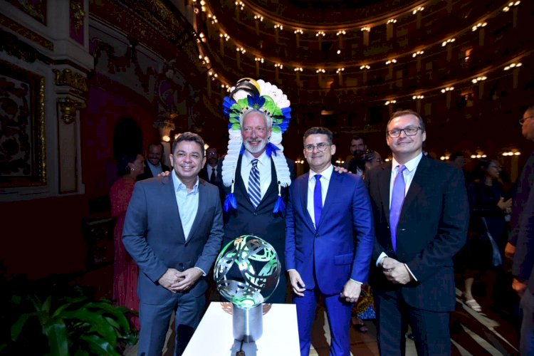 Amazônia recebe primeiro prêmio Nobel de sustentabilidade em solenidade no Teatro Amazonas