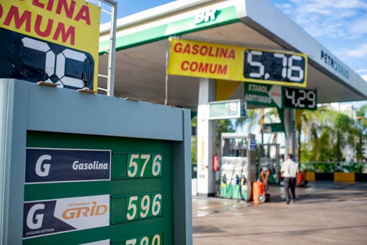 Preço da gasolina sobe 6% e tem preço médio de R$ 5,57, diz ANP