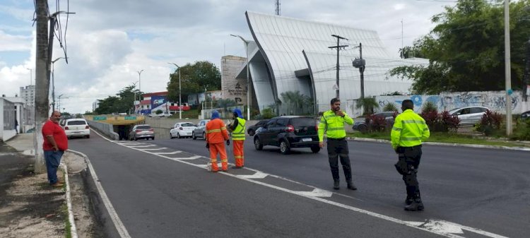 Prefeitura implanta sinalização viária na alça inferior do complexo viário Antônio de Andrade Simões na avenida Umberto Calderado