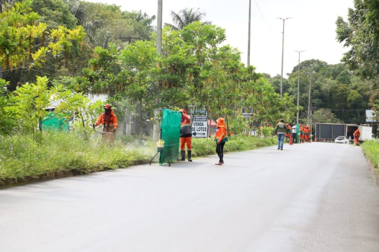 Avenidas de Manaus recebem serviço de limpeza da prefeitura