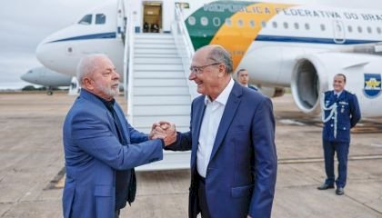 Lula embarca para viagem oficial à China