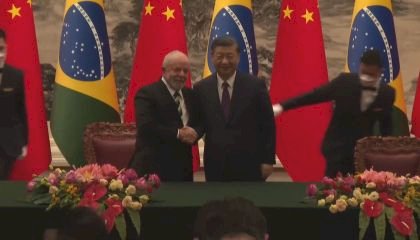 Lula diz a Xi que “ninguém vai proibir Brasil de aprimorar relação com China”