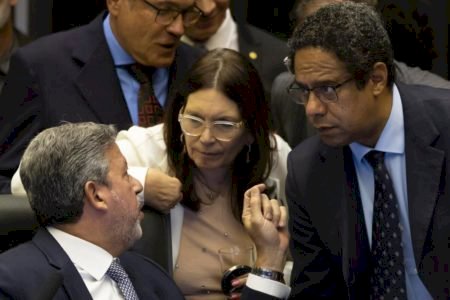 Após adiar votação, deputados temem que STF atropele Congresso e legisle sobre fake news