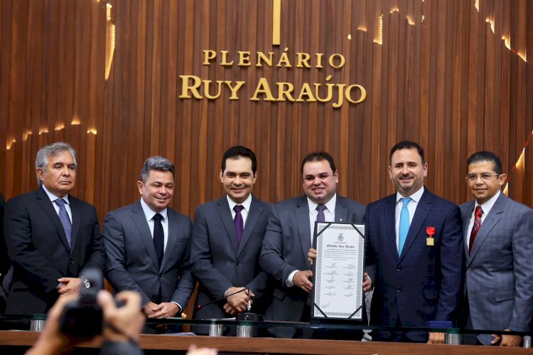 Roberto Cidade preside solenidade de outorga da ‘Medalha Ruy Araújo’ ao subprocurador de Manaus, Marco Aurélio Choy