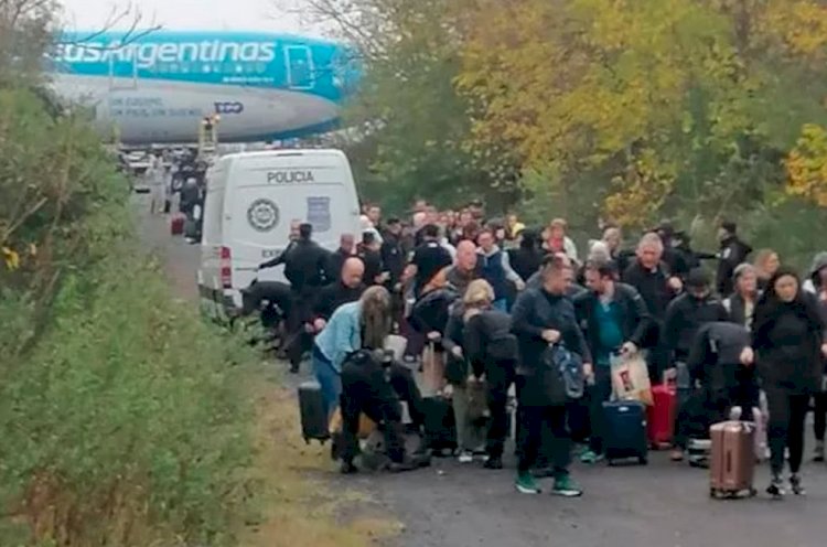 Avião comercial é evacuado após ameaça de bomba na Argentina