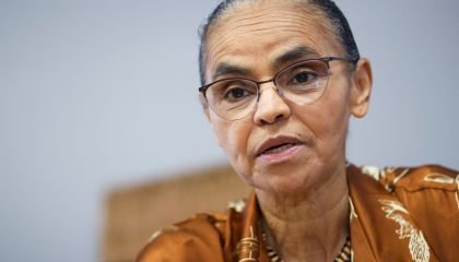 Marina Silva recebe alta após ficar três dias internada por dores na coluna