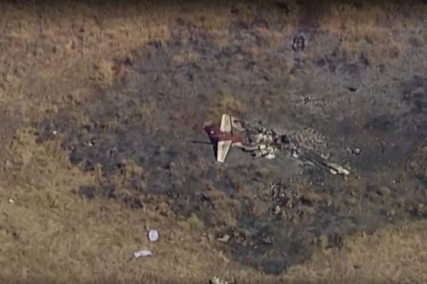 Avião pega fogo e deixa seis mortos na Califórnia