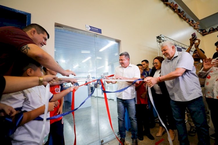 Governador em exercício Tadeu de Souza entrega 51º laboratório de robótica e destaca êxito da reposição de aulas na rede estadual