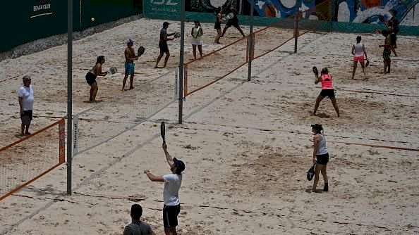 País do beach tennis? Por que número de praticantes quase triplicou no Brasil