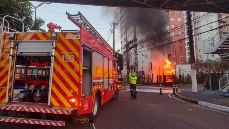 Corpo de Bombeiros combate incêndio em subestação de energia no bairro Ponta Negra