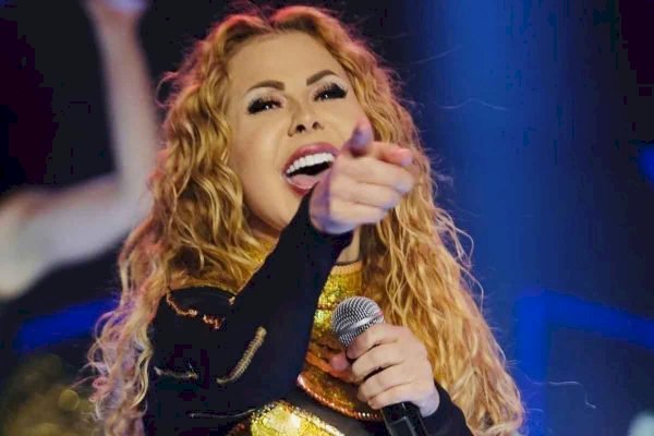 Joelma se afasta dos palcos por tempo indeterminado após passar mal