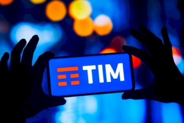 TIM faz acordo com a Apple e terá iPhone até 50% mais barato